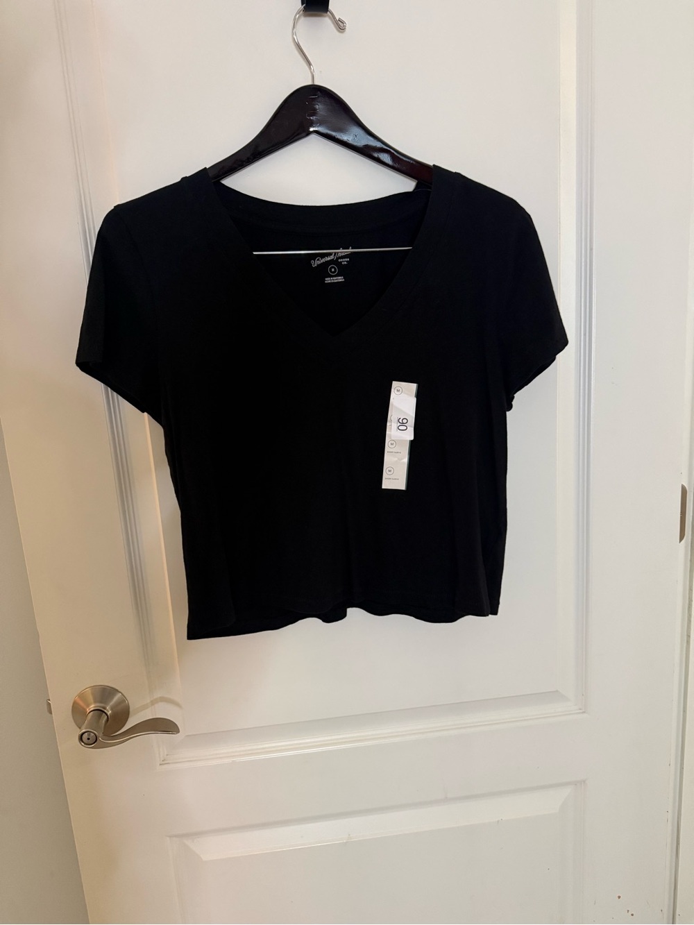 NWT Universal Thread Black V-Neck Cropped Tee